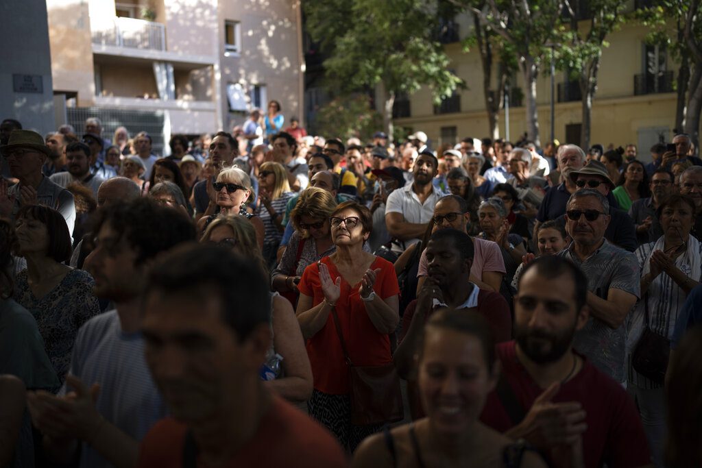 Γαλλία βουλευτικές εκλογές: Κρίσιμή αναμέτρηση στον πρώτο γύρο μεταξύ Μακρόν – Μελανσόν