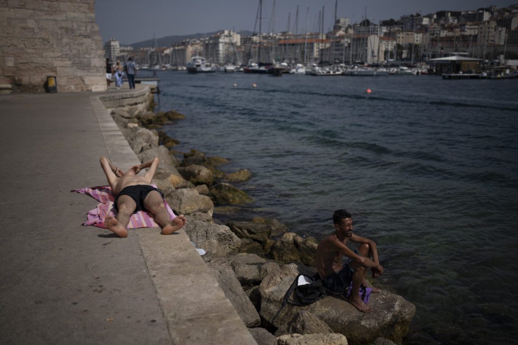 Πρωτόγνωρος καύσωνας στη Γαλλία: Πάνω από 40 βαθμούς η θερμοκρασία