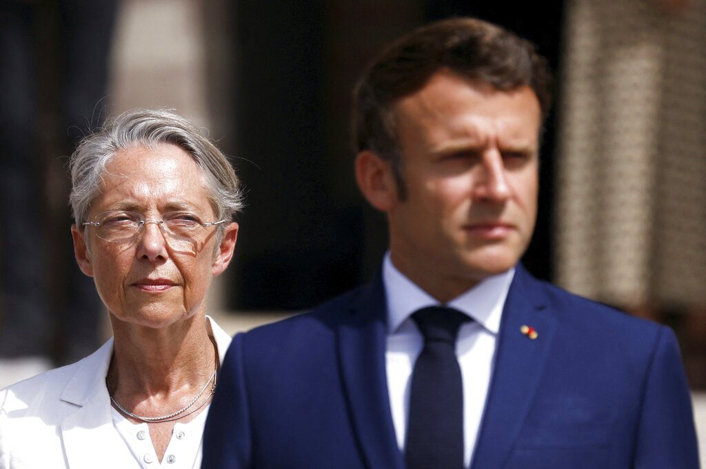 Γαλλία: Πρόταση μομφής καταθέτει η «Ανυπότακτη Γαλλία» εναντίον της πρωθυπουργού Μπορν