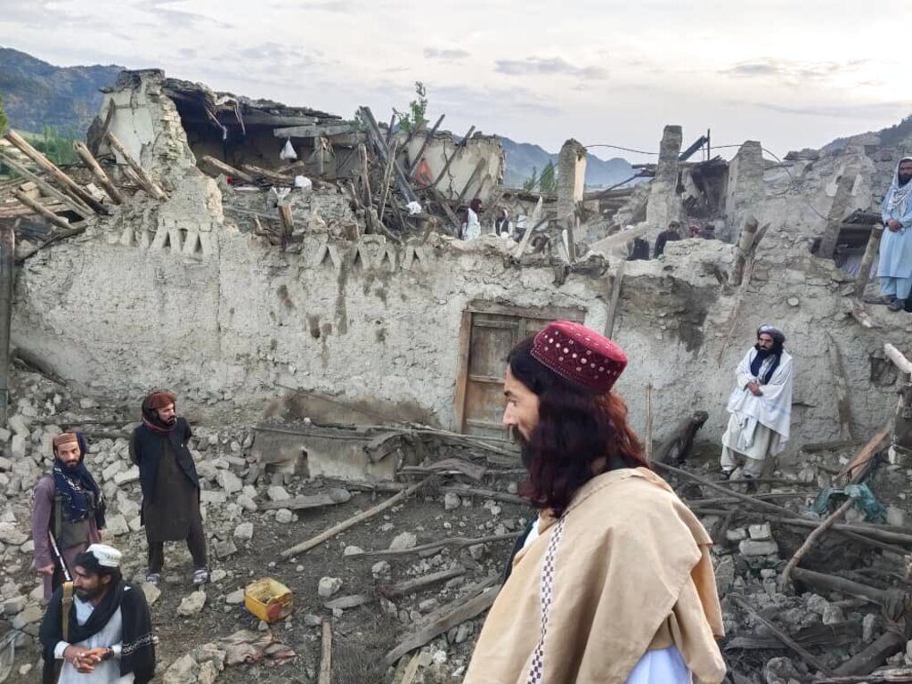 Εφιάλτης δίχως τέλος στο Αφγανιστάν: Τουλάχιστον 950 νεκροί, 610 τραυματίες από τα 6,1 Ρίχτερ  (Photos – Video)