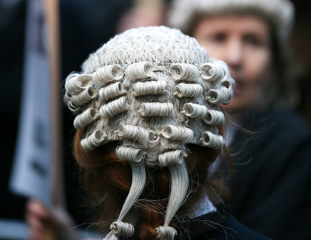 Βρετανία: Οι κινητοποιήσεις δικηγόρων μεγαλώνουν το απεργιακό κύμα