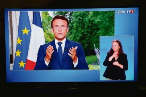Γαλλία: Σε αχαρτογράφητα νερά η πολιτική ζωή