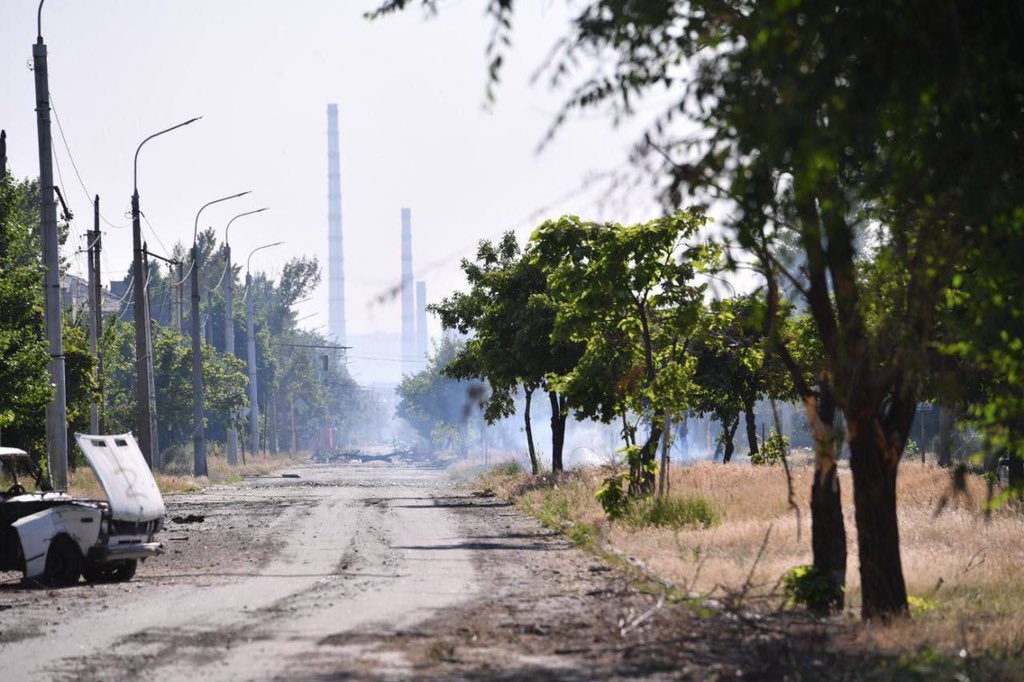 Ουκρανία: Φλέγεται χημικό εργοστάσιο στο Σεβεροντονέτσκ μετά από ρωσικό βομβαρδισμό