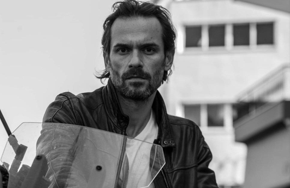 Ο ηθοποιός Νίκος Πουρσανίδης στο Docville: «Εν αρχή είναι ο έρωτας και όχι το χάος»