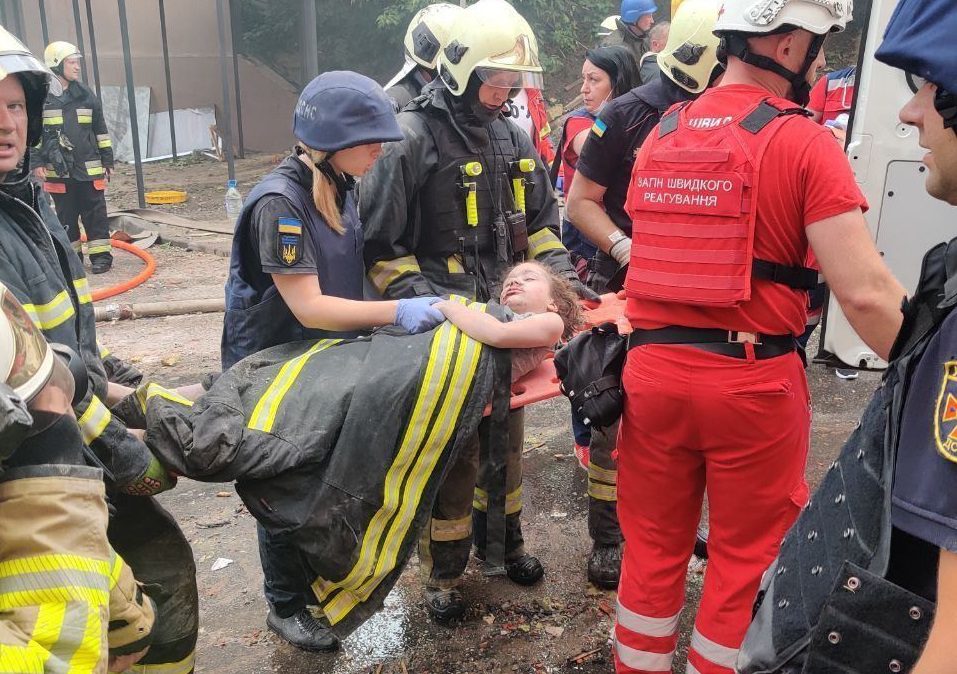 Ουκρανία: Ενας νεκρός και 5 τραυματίες στο κέντρο του Κιέβου – Ρωσικοί πύραυλοι έπληξαν κτίρια