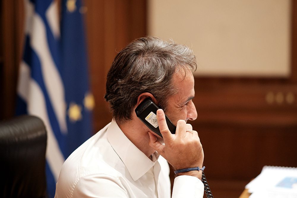 Τηλεφωνική επικοινωνία Μητσοτάκη με Ζελένσκι – Συνεχίζεται η εμπλοκή της Ελλάδας στον πόλεμο στην Ουκρανία