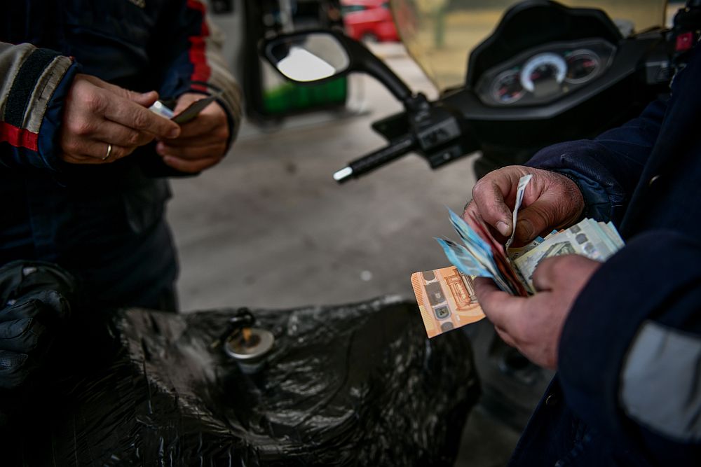 Καταγγελίες από την πρόεδρο βενζινοπωλών Αττικής για ξέπλυμα χρήματος: «Θέλετε όταν βγω να με χτυπήσει αυτοκίνητο;»