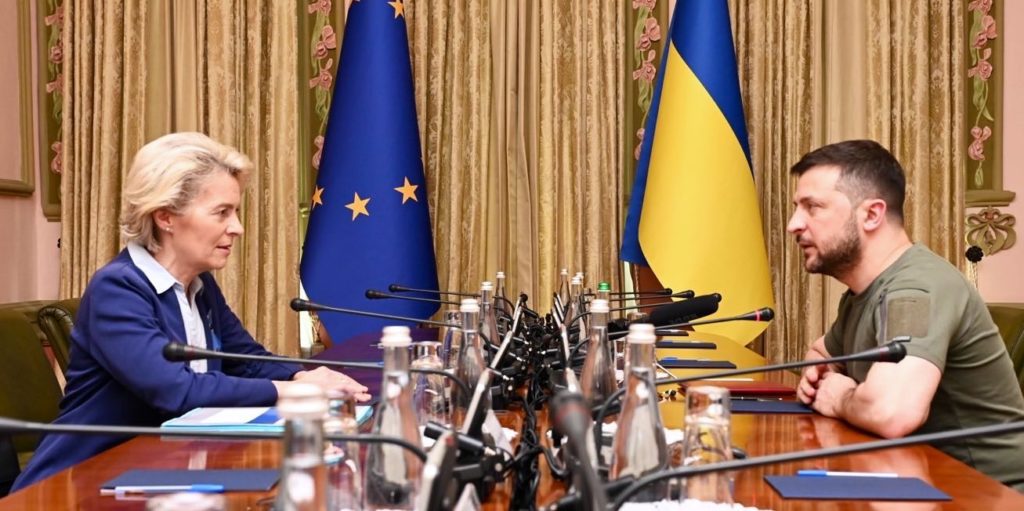 Επίσκεψη φον ντερ Λάιεν στο Κίεβο – Οι συνομιλίες με Ζελένσκι για την ένταξη της Ουκρανίας στην ΕΕ