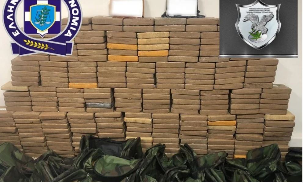 Θεσσαλονίκη: Εξαρθρώθηκε κύκλωμα με 300 κιλά κοκαΐνη – Βίντεο από την στιγμή της αστυνομικής επιχείρησης