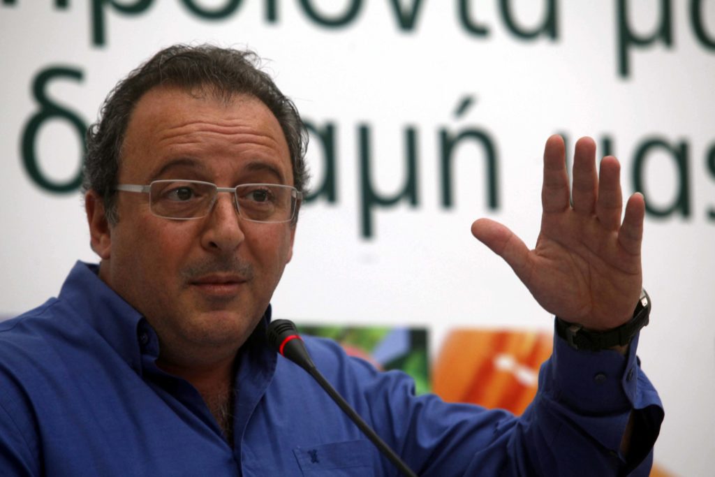 Ο Καμπουράκης «δεν αντέχει» την κριτική στη Μενδώνη και «ξανασκέφτεται» την υποψηφιότητά του με τη ΝΔ