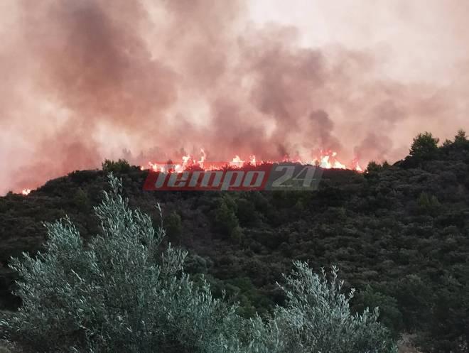 Μαίνεται η μεγάλη φωτιά στην Ηλεία – Εκκενώθηκαν τρεις οικισμοί