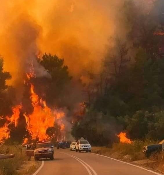 Τρία ενεργά πύρινα μέτωπα στη Ηλεία