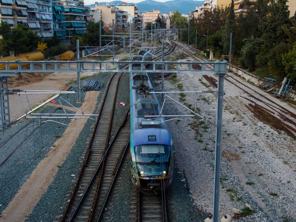 Επιτελικό μπάχαλο: Προβλήματα και στον προαστιακό – Ακινητοποιήθηκαν συρμοί