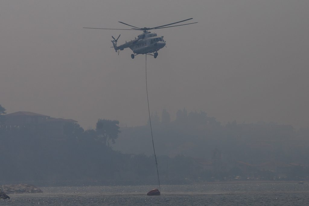 Σάμος: Πτώση ελικοπτέρου που επιχειρούσε στην κατάσβεση της φωτιάς (Photo)