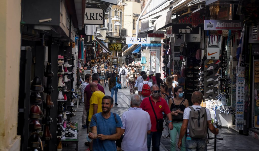 Ο κορονοϊός «χτυπάει» κόκκινο: 22.109 νέα κρούσματα, 28 νεκροί και 98 διασωληνωμένοι