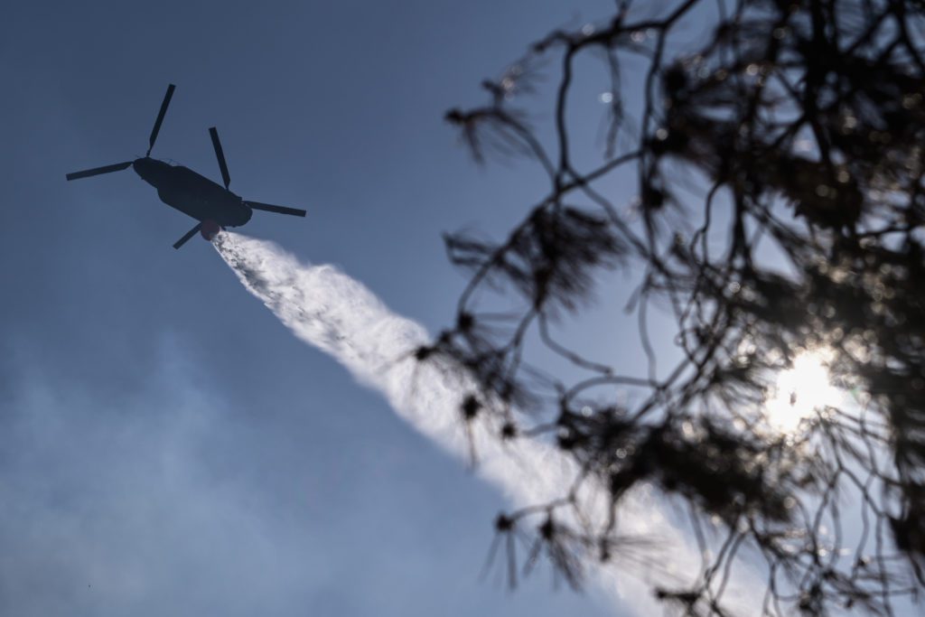 Φωτιά στην Ηλεία: Αναζωπύρωση στο χωριό Κορυφή – Μήνυμα του 112 για προληπτική εκκένωση