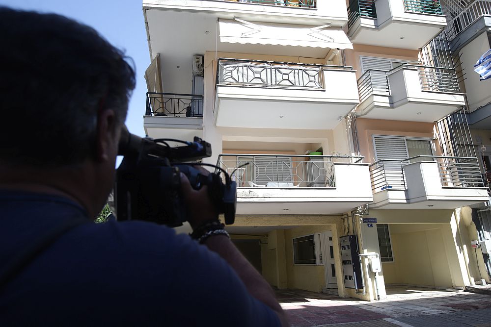 Σοκ στη Θεσσαλονίκη: 50χρονος έσφαξε την 79χρονη μητέρα του μέσα στο σπίτι τους (Photos)