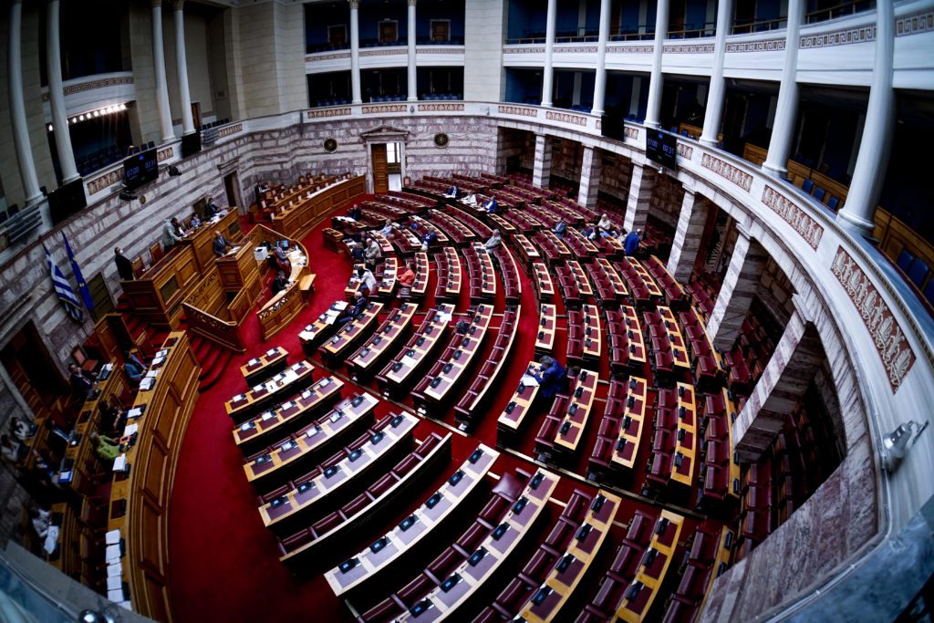 LIVE: Η συζήτηση στη Βουλή για το νομοσχέδιο – έκτρωμα Κεραμέως