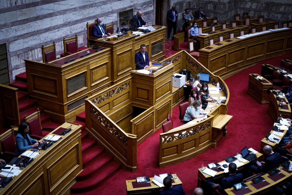 Αποχώρηση ΣΥΡΙΖΑ από την ψηφοφορία του νομοσχεδίου Κεραμέως ανακοίνωσε ο Τσίπρας