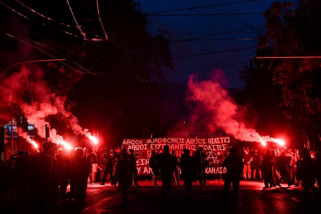 Χιλιάδες κόσμου στη συναυλία αλληλεγγύης για τον Γιάννη Μιχαηλίδη (video)