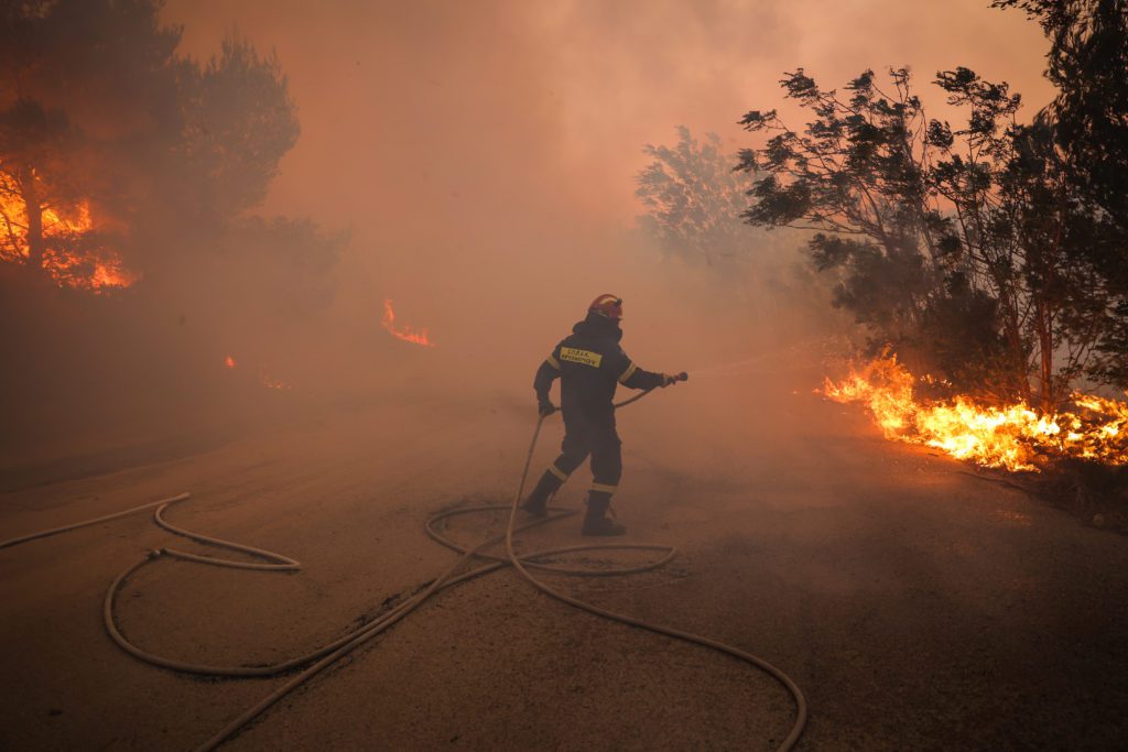 Κάλεσμα ΣΥΡΙΖΑ: «Στη μάχη της στήριξης και αλληλεγγύης σε πυροσβέστες και πυρόπληκτους»