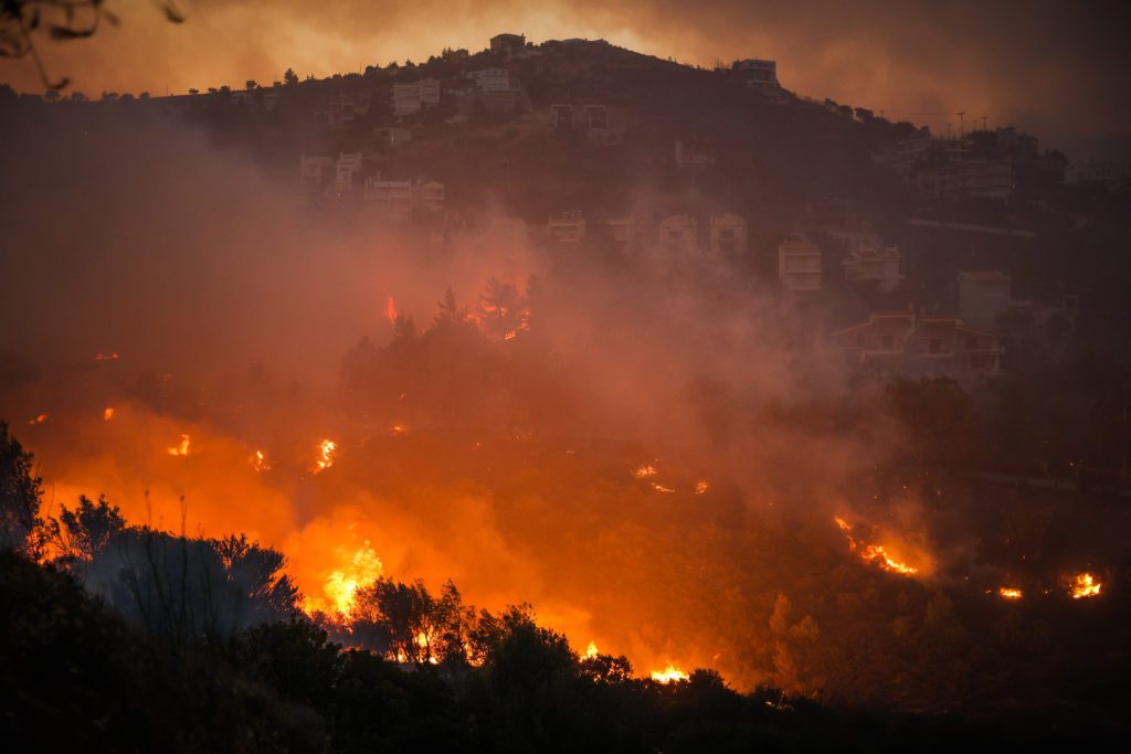 Πύρινος εφιάλτης στην Πεντέλη:  Εκκενώνεται Πανόραμα Παλλήνης και Βούλα Πικερμίου – Σε πύρινο κλοιό ο Γέρακας- Κινείται προς Ανθούσα η φωτιά(Συνεχής ενημέρωση)