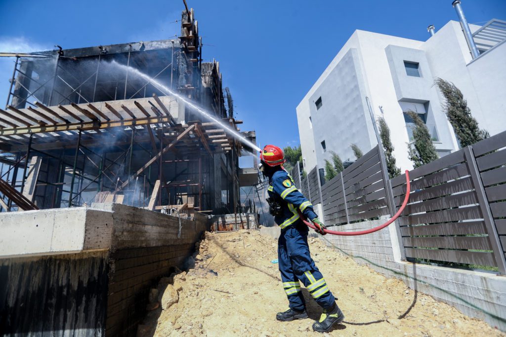 Γερασιμίδου για φωτιά στην Πεντέλη: «Μαζεύουμε τα κομμάτια μας» – «Οργανωμένο σχέδιο για να μπουν ανεμογεννήτριες»