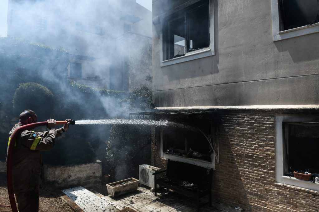 Τα μέτρα στήριξης για τους πληγέντες των πυρκαγιών σε Πεντέλη και άλλες περιοχές