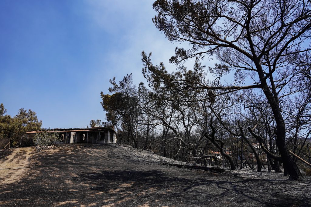 Λέσβος: Περιορίστηκε στην περιοχή Ρογκάδα η φωτιά έπειτα από τρεις ημέρες μάχης με τις φλόγες