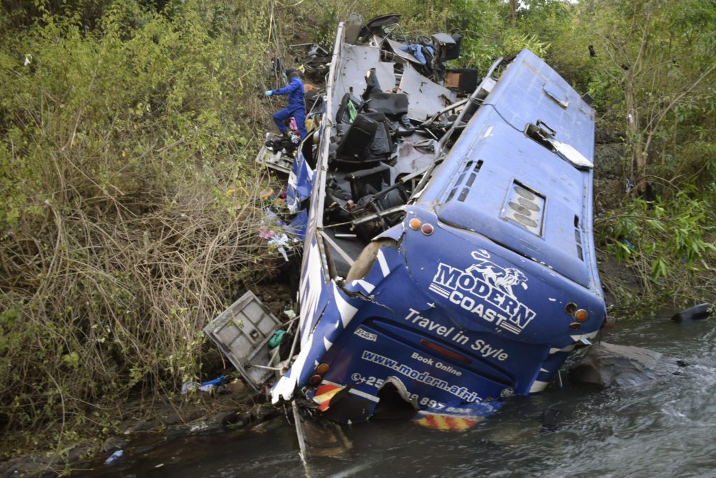 Κένυα: Πτώση λεωφορείου από γέφυρα – Δεκάδες νεκροί