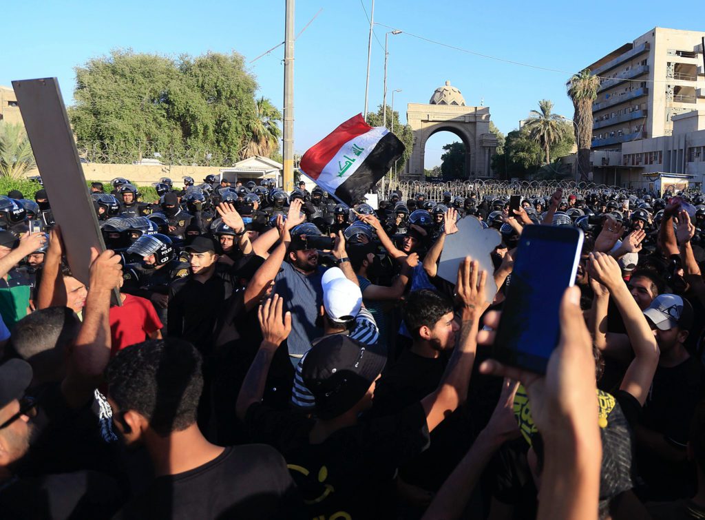 Ιράκ: Εισβολή διαδηλωτών στο κοινοβούλιο