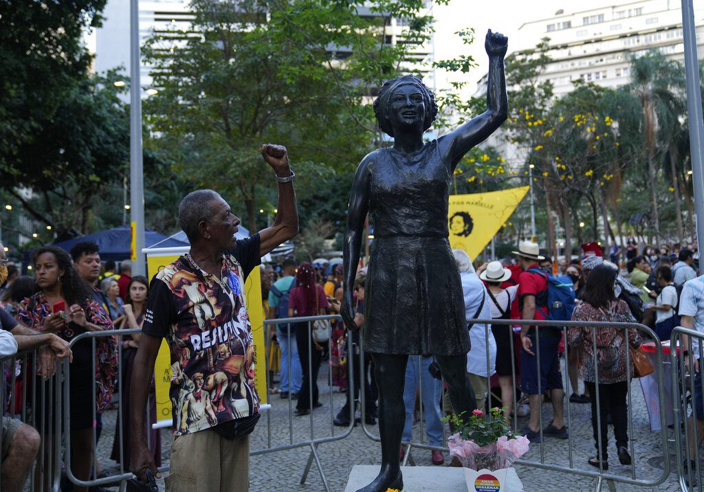 Το άγαλμα της δολοφονημένης Μαριέλε Φράνκου εγκαινιάστηκε στην Βραζιλία