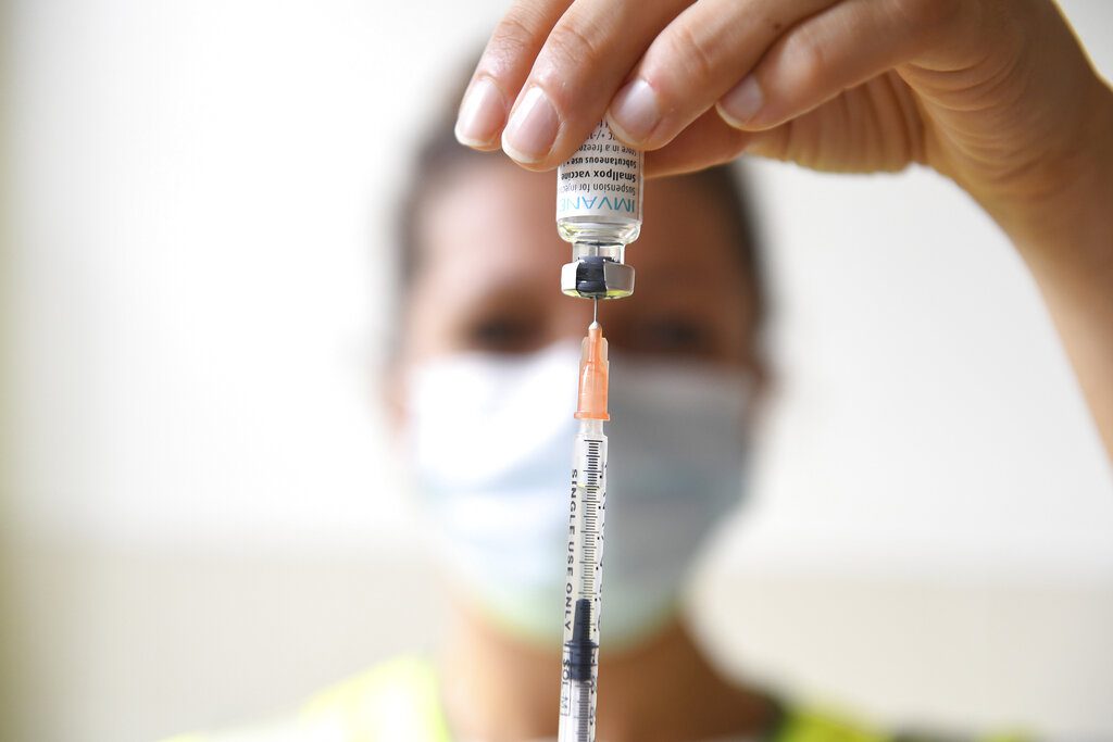 Σοκ στην Αυστρία: Αυτοκτόνησε γιατρός που είχε γίνει στόχος απειλών από  αντιεμβολιαστές - Documento