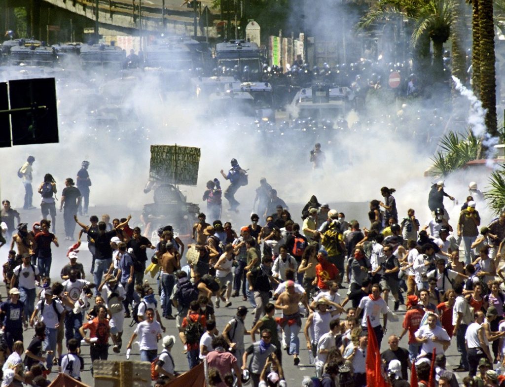 Σαν σήμερα: 21 χρόνια από τη δολοφονία του Κάρλο Τζουλιάνι / Οι δικοί μας νεκροί