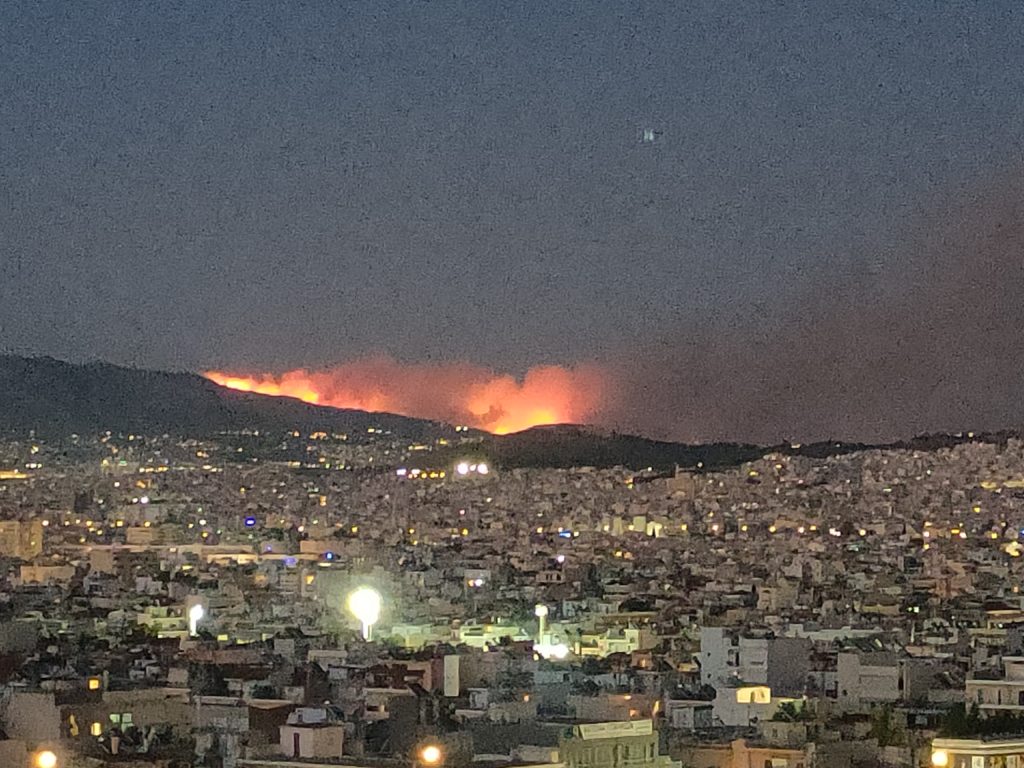 Αποκλειστικό Video αποκαλύπτει την εικόνα της πυρκαγιάς στην Πεντέλη από την περιοχή της Δυτικής Αθήνας
