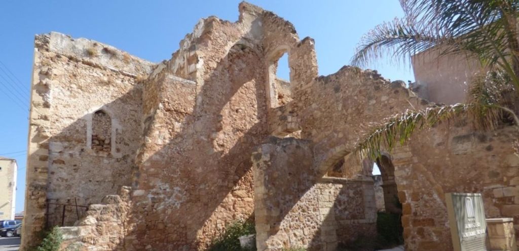 Κρήτη: Υπόμνημα πρωτοβουλίας πολιτών ενάντια στη ξενοδοχοποίηση των μνημείων στο Λόφο Καστέλλι