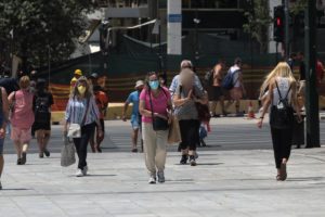 Κορονοϊός: Ξανά στο τραπέζι η υποχρεωτική χρήση μάσκας