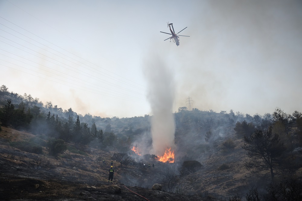 Ρέθυμνο: Σε πλήρη εξέλιξη η φωτιά στην περιοχή Ροδάκινο