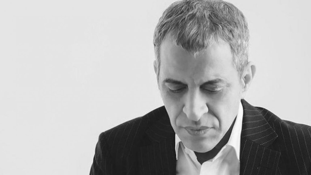 Θέμης Αδαμαντίδης: Οδηγείται στο αυτόφωρο μετά την καταγγελία της συντρόφου του για ξυλοδαρμό – Τι ισχυρίζεται ο τραγουδιστής
