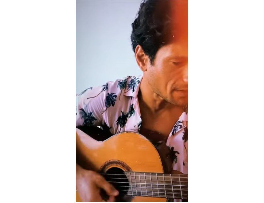 Το viral τραγούδι του Πάνου Βλάχου για Λιγνάδη: «Ένα πράγμα σε γλιτώνει…» (Video)