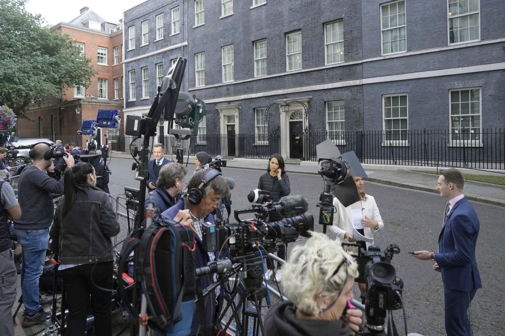 Βρετανία: Στενεύει ο κλοιός για τον Τζόνσον – Μπαράζ παραιτήσεων υπουργών