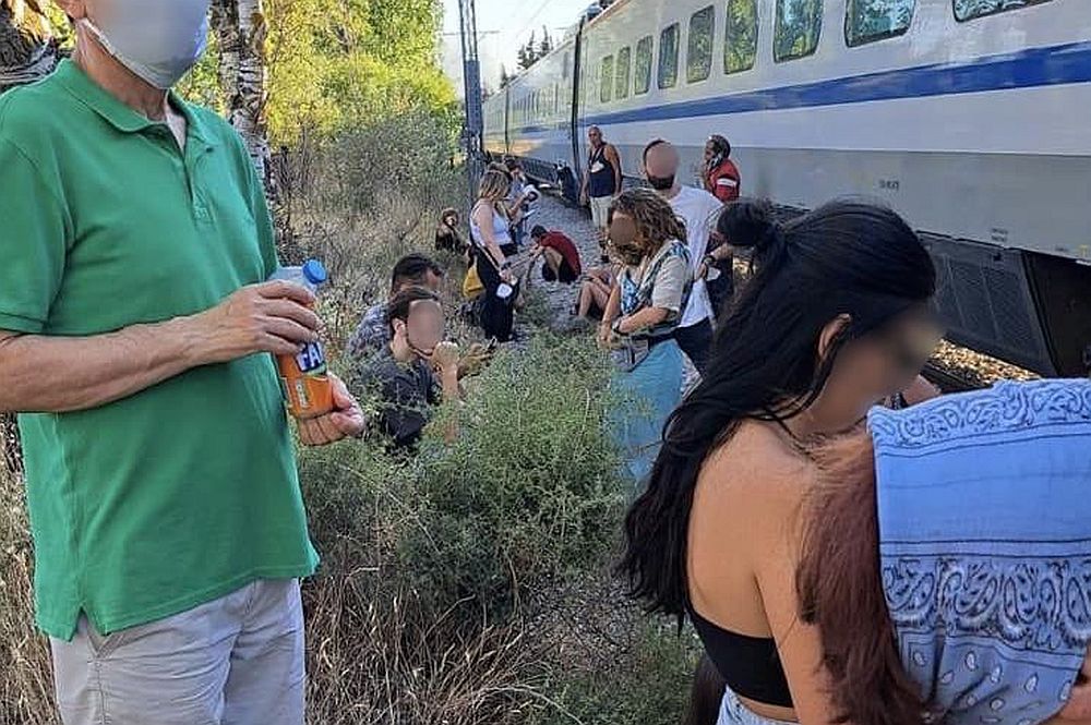 Hellenic Train: Ταλαιπωρία εκατοντάδων επιβατών λόγω… διακοπής ρεύματος – «Συγγνώμη» της εταιρείας