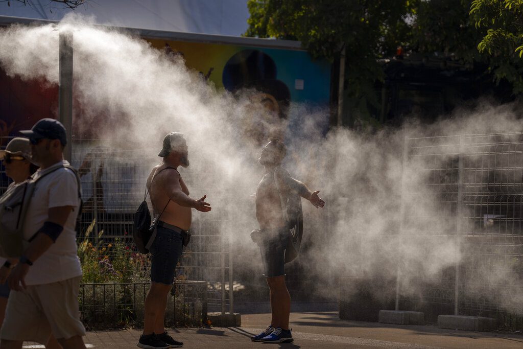 Aκραίες θερμοκρασίες και τεράστιες πυρκαγιές «ψήνουν» τη Δυτική Ευρώπη