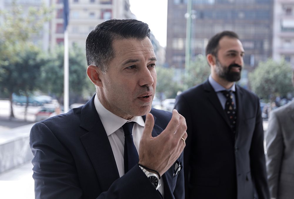 Σκάνδαλο Νovartis: Το συμβούλιο δέχεται ότι ο Μανιαδάκης είχε μιλήσει στους εισαγγελείς για εκβιασμούς Στουρνάρα