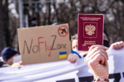 H Eυρωπαϊκή Ένωση αναστέλει τη συμφωνία για την έκδοση βίζας για τους Ρώσους