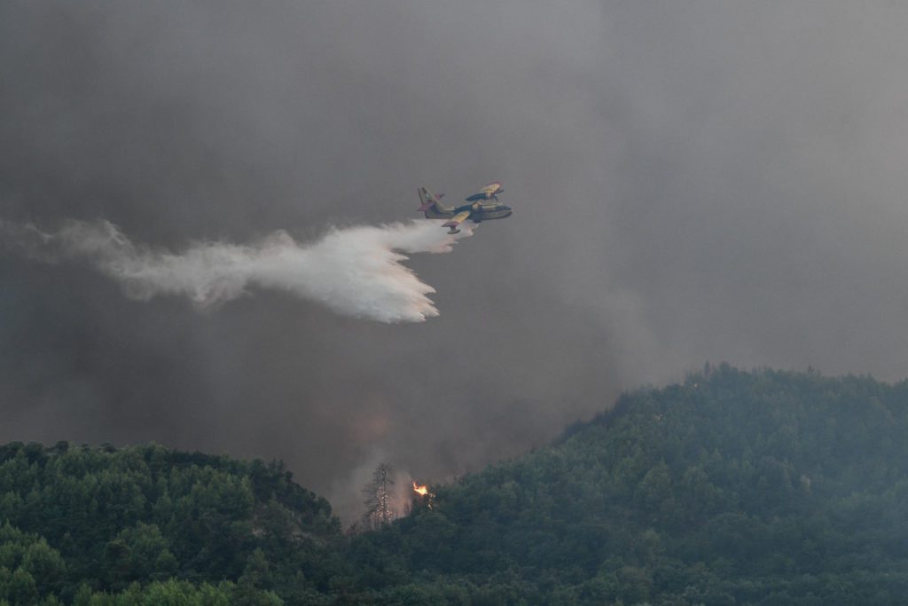 Μεσολόγγι: Βελτιωμένη εικόνα παρουσιάζει η φωτιά στην περιοχή Στάμνα – Υπό μερικό έλεγχο η πυρκαγιά στην Ηλεία