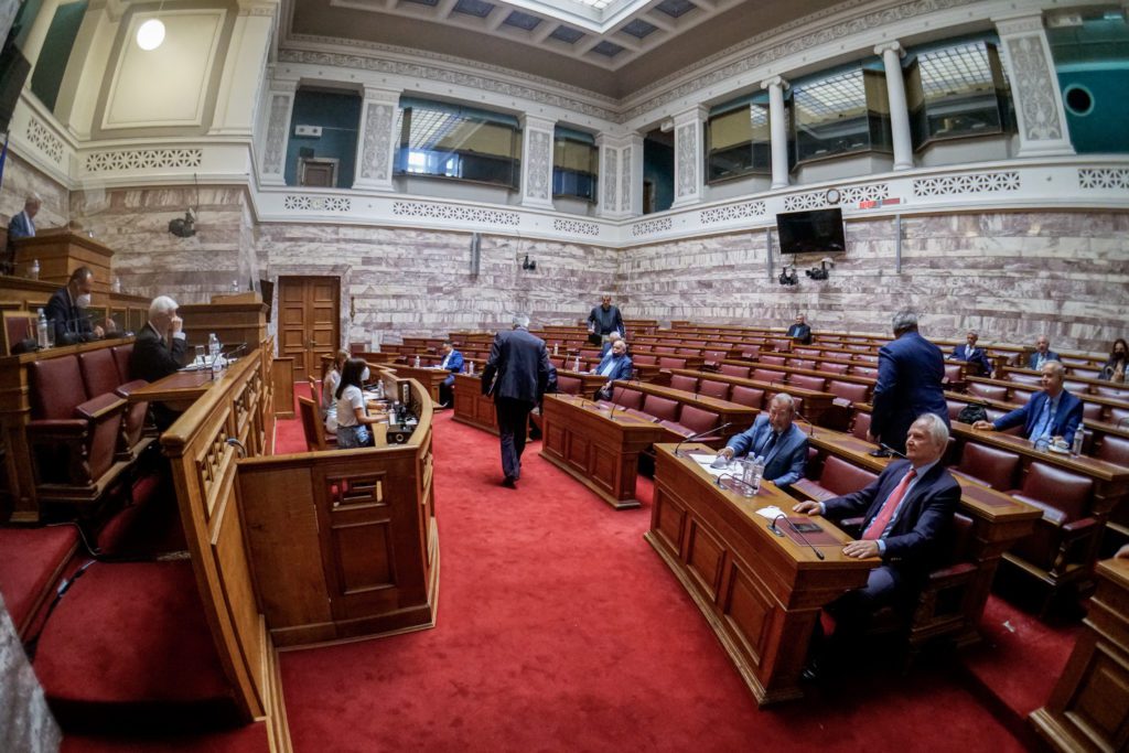 Βουλή: Σκληρό ροκ από ΣΥΡΙΖΑ – ΠΑΣΟΚ και… Τζαβάρα στην ακρόαση του νέου διοικητή της ΕΥΠ