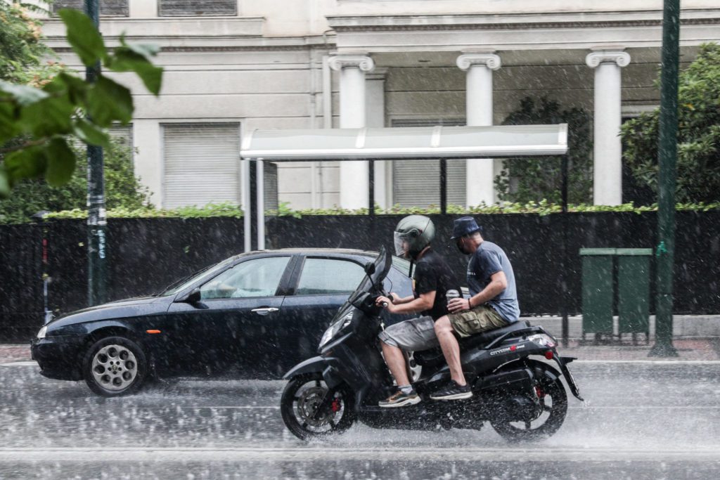 Μήνυμα από το 112 σε πολλές περιοχές της επικράτειας για επικίνδυνα καιρικά φαινόμενα