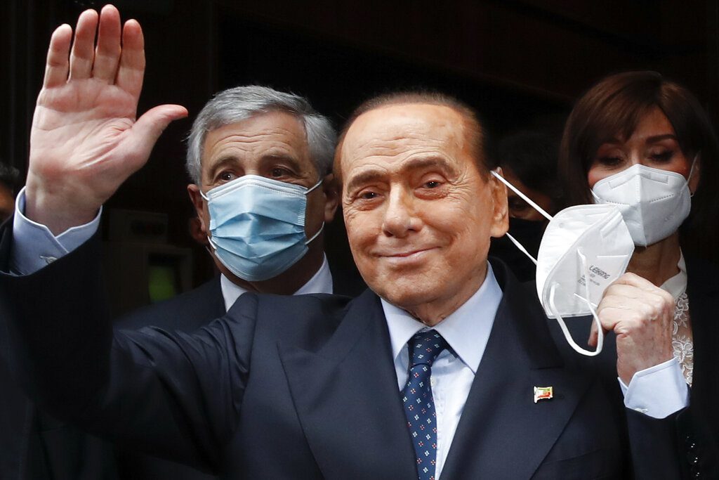 Ο Σίλβιο Μπερλουσκόνι ανακοίνωσε την υποψηφιότητά του στις ιταλικές εκλογές