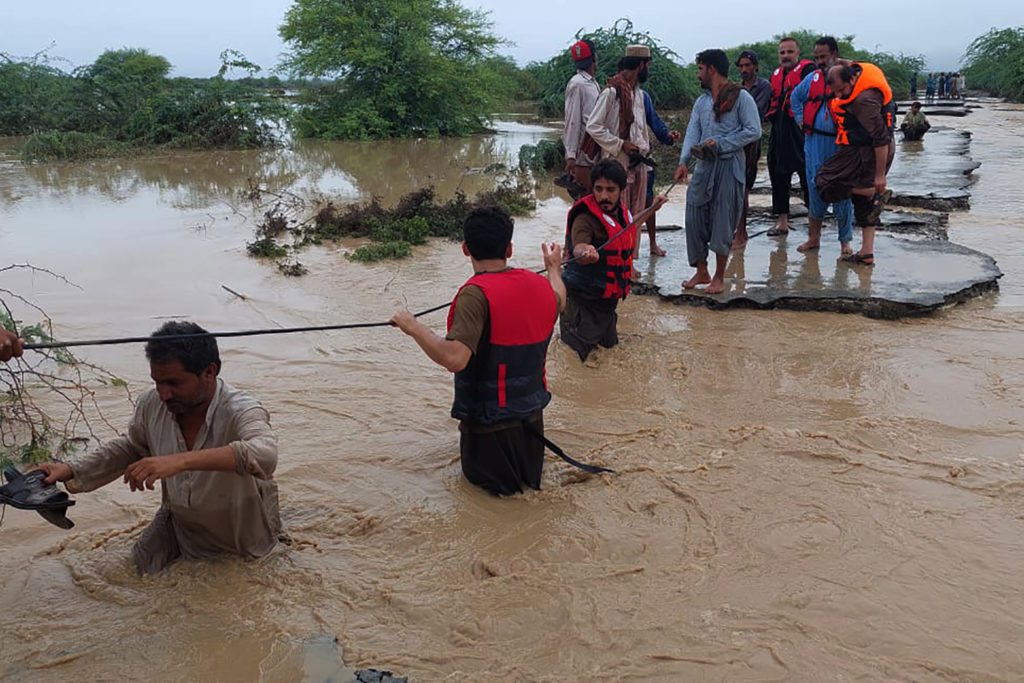 Πακιστάν: Έξι νεκροί από συντριβή ελικοπτέρου που μετέφερε βοήθεια σε πλημμυροπαθείς